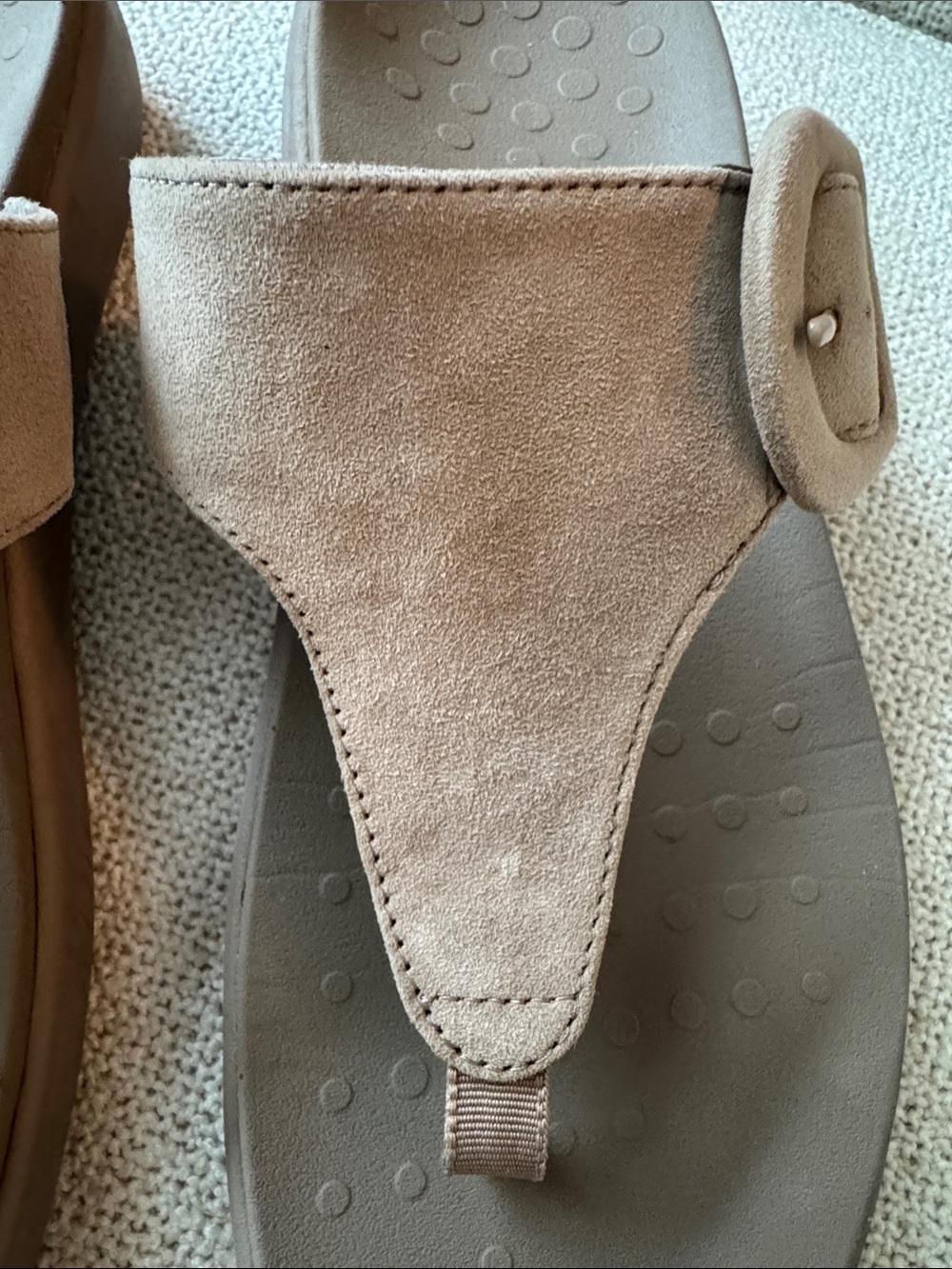 🍁Comfy Vionic Flip Flops🍁 - Picture 4 of 8
